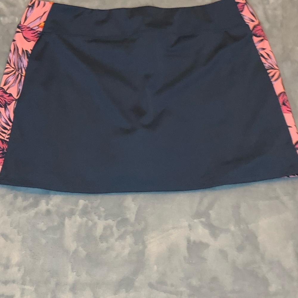 Tommy Bahama Golf Skort Grey with Tropical Side Print, Size XL - Picture 3 of 7